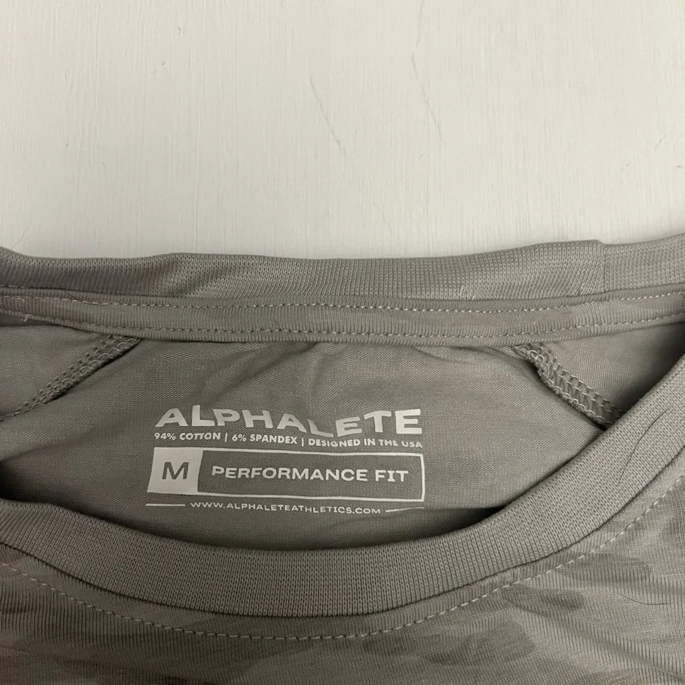 Alphalete tee - Picture 2 of 3